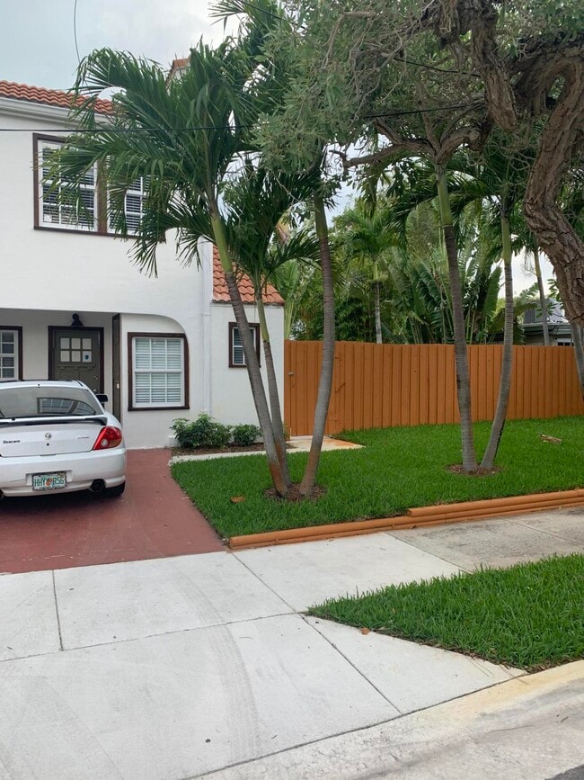property at 2607 Spruce Ave