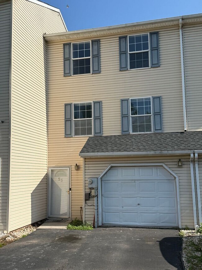 53 Mall Rd in Etters, PA - Building Photo - Building Photo