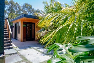 2635 E 25th St in Oakland, CA - Building Photo