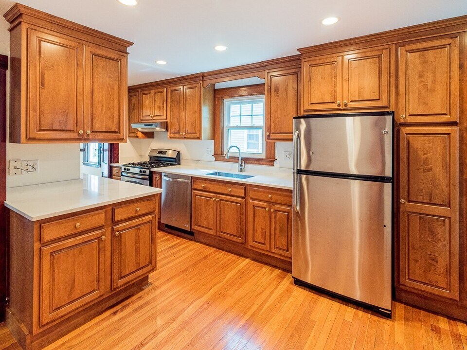 25 Francis St, Unit #1 in Watertown, MA - Building Photo