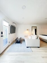 2260 W 28th St in Los Angeles, CA - Building Photo - Building Photo