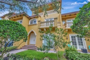 345 NE 69th Cir in Boca Raton, FL - Building Photo
