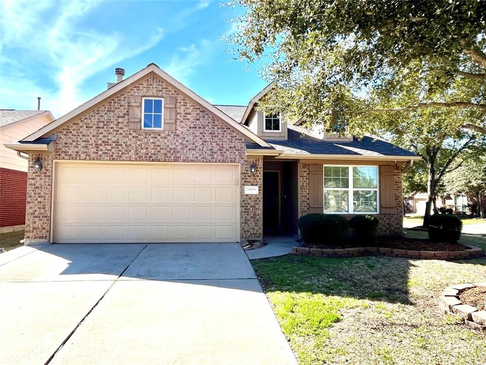 30099 Walden Farms Ln in Brookshire, TX - Building Photo