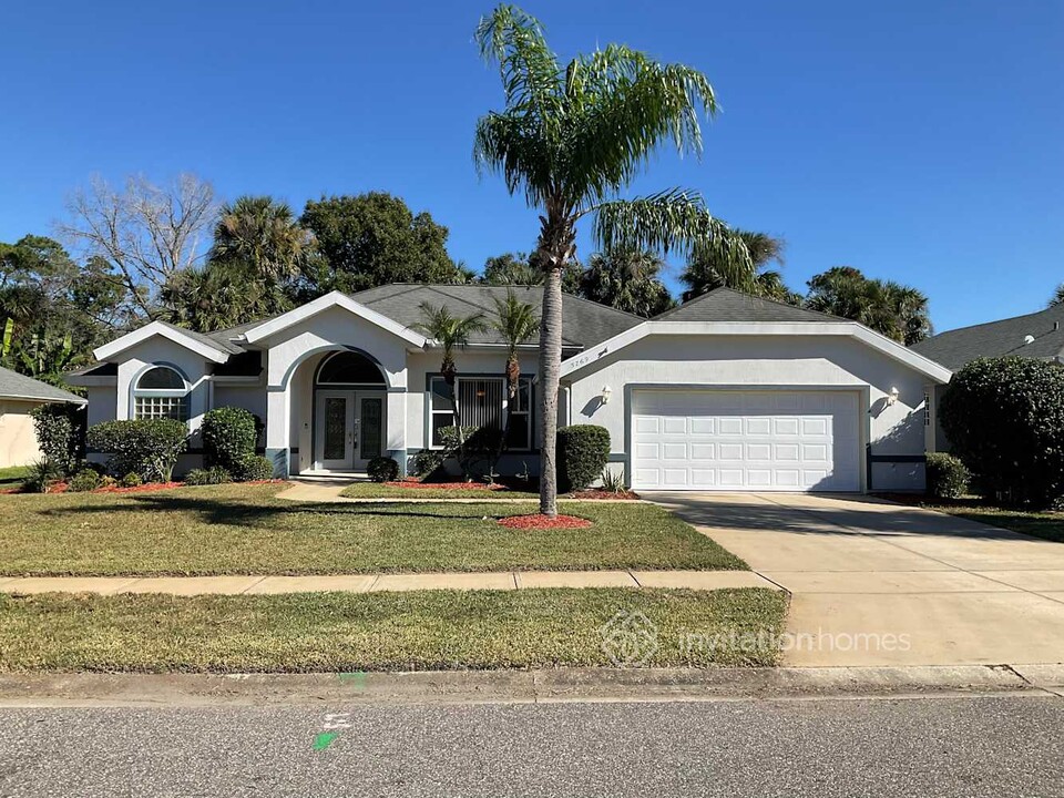 5769 Pendlebury Ct in Port Orange, FL - Foto de edificio