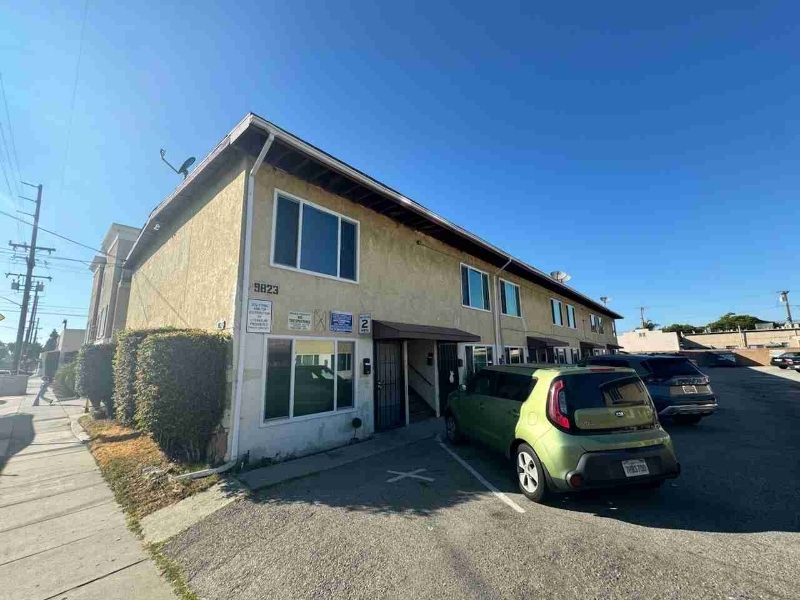 9823 Walnut St in Bellflower, CA - Building Photo