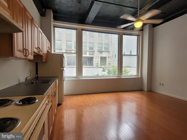 1427 Walnut St-Unit -3F in Philadelphia, PA - Building Photo - Building Photo