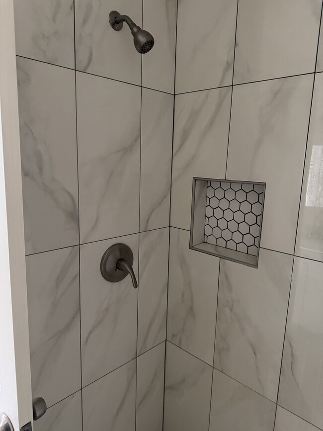 2750 S Mansfield Ave, Unit 4 in Los Angeles, CA - Building Photo - Building Photo