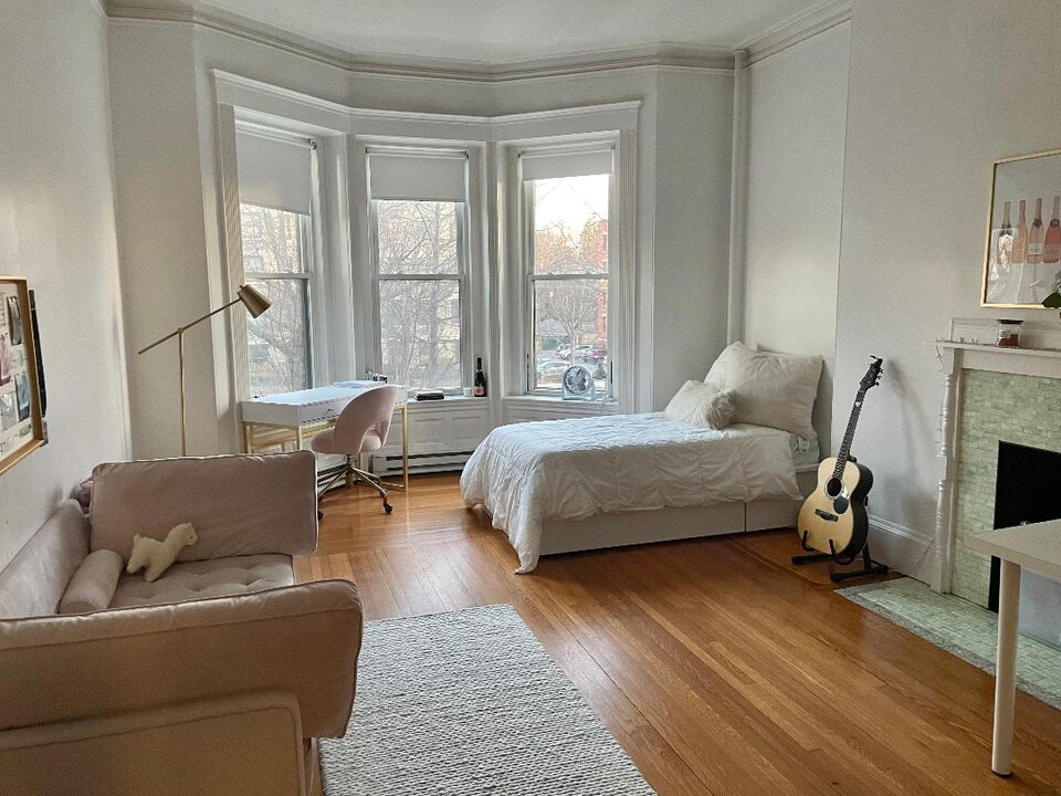 1079 Beacon St, Unit 4 in Brookline, MA - Foto de edificio