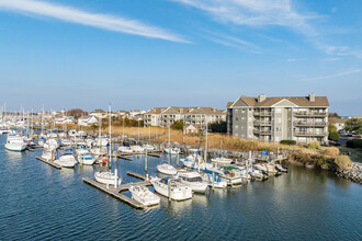 Saltponds on the Bay in Hampton, VA - Building Photo - Building Photo