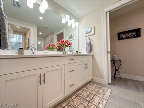 250 Indies Dr E in Naples, FL - Building Photo - Building Photo