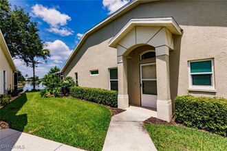 8440 Ibis Cove Cir-Unit -B260 in Naples, FL - Building Photo - Building Photo