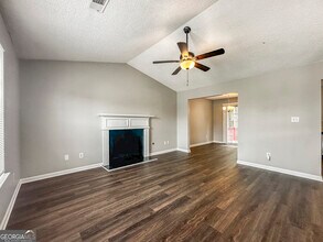 255 Buffington Dr in Union City, GA - Building Photo - Building Photo