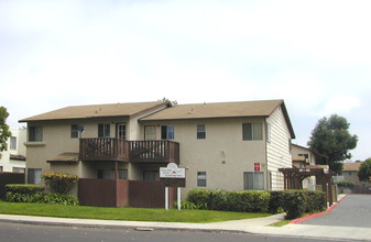 411-415 Chestnut Ave in Carlsbad, CA - Building Photo - Building Photo