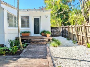 1921 SW 32nd Ct in Miami, FL - Building Photo - Building Photo