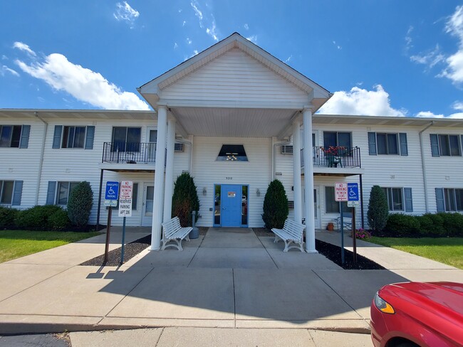 Lewiston Villa in Lewiston, NY - Foto de edificio - Building Photo