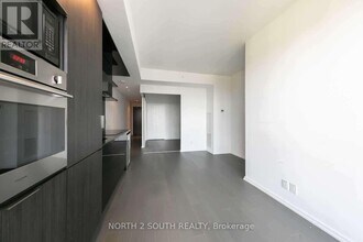 70 Temperance St in Toronto, ON - Building Photo - Building Photo