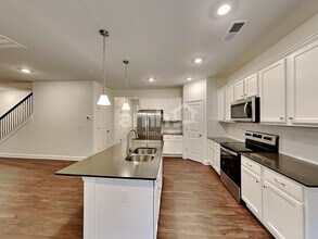 3010 Ava Jane Court in Charlotte, NC - Foto de edificio - Building Photo