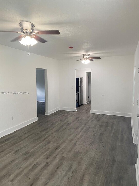 490 NE 123rd St in North Miami, FL - Building Photo