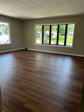 211 Luisita Rd in Thiensville, WI - Foto de edificio - Building Photo