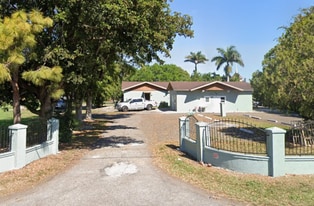 1241 NW Avenue D, Unit 12 in Belle Glade, FL - Building Photo