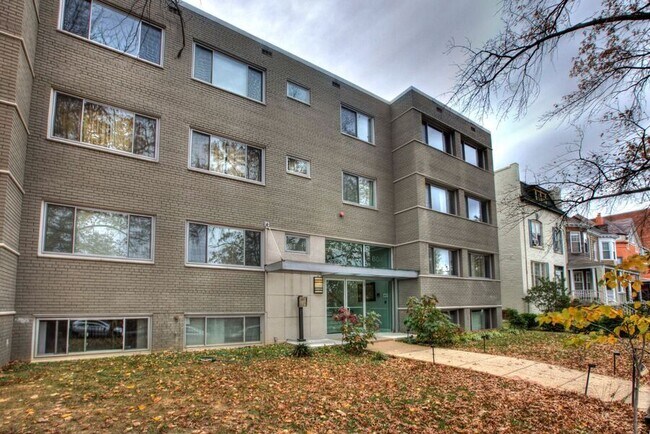 804 Taylor St NW in Washington, DC - Building Photo - Building Photo