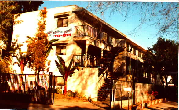 7038 Alabama in Canoga Park, CA - Building Photo - Building Photo