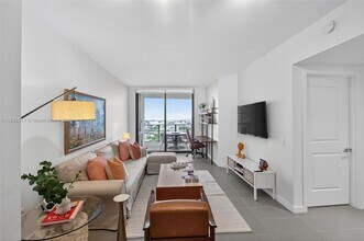 1600 NE 1st Ave in Miami, FL - Building Photo - Building Photo