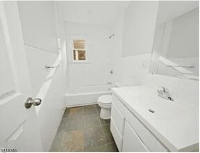 437 Elm St, Unit 3R in Kearny, NJ - Building Photo - Building Photo