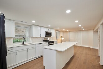 5018 W Pensacola Ave in Chicago, IL - Foto de edificio - Building Photo