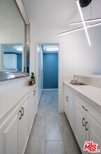 927 Kings Rd in West Hollywood, CA - Building Photo - Building Photo