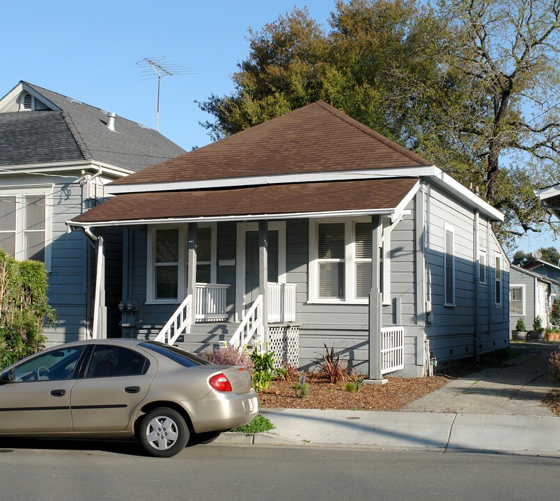 143 9th St in Santa Rosa, CA - Foto de edificio