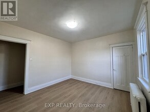 321 Hunter St E in Hamilton, ON - Building Photo - Building Photo