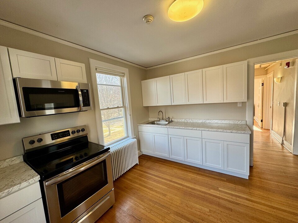 423-429 Western Ave-Unit -429 - 2nd Floor in Albany, NY - Building Photo