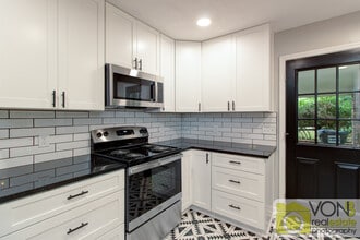 2552 Hidden Hills Dr in Marietta, GA - Building Photo - Building Photo