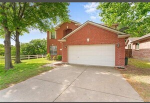 1801 Sharpsbury Dr in Euless, TX - Building Photo