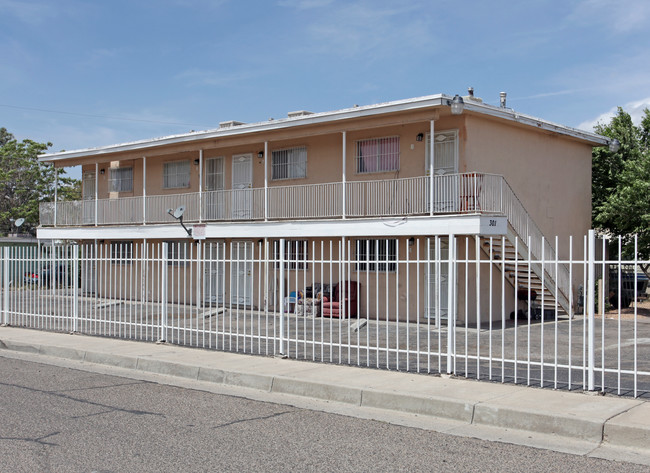 301 Dallas St NE in Albuquerque, NM - Foto de edificio - Building Photo