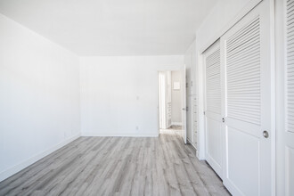 Pacific Heights in Manhattan Beach, CA - Building Photo - Interior Photo