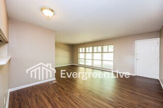 8715 Desoto Dr in Cincinnati, OH - Building Photo - Building Photo