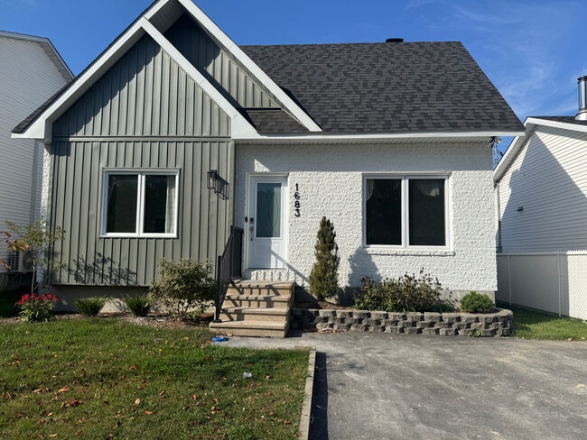 property at 1683 Rue Joanette