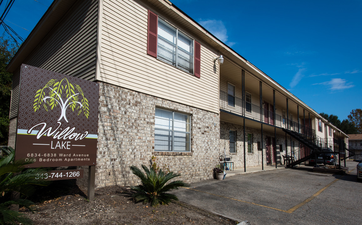 Willow Lake in North Charleston, SC - Foto de edificio