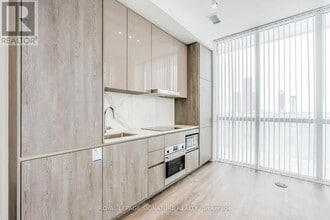 8 Interchange Wy in Vaughan, ON - Building Photo - Building Photo