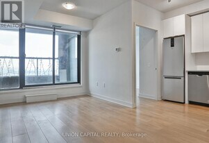 2920 Hwy 7 in Vaughan, ON - Building Photo