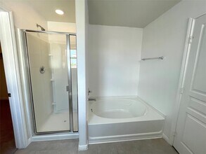 6714 Dayridge Ln in Houston, TX - Foto de edificio - Building Photo