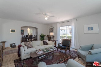 10959 Strathmore Dr in Los Angeles, CA - Building Photo - Building Photo