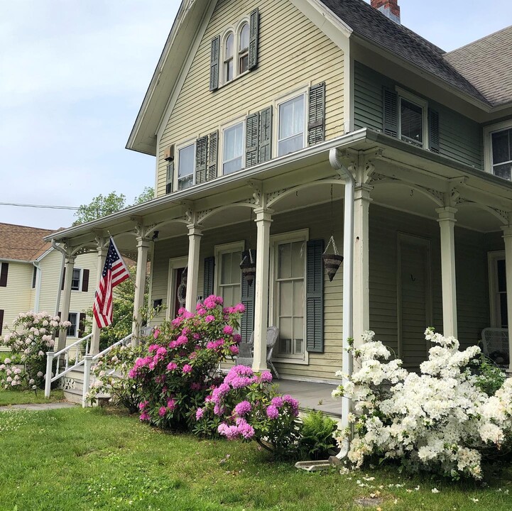 11 Waterside Ln, Unit 2 in Clinton, CT - Building Photo