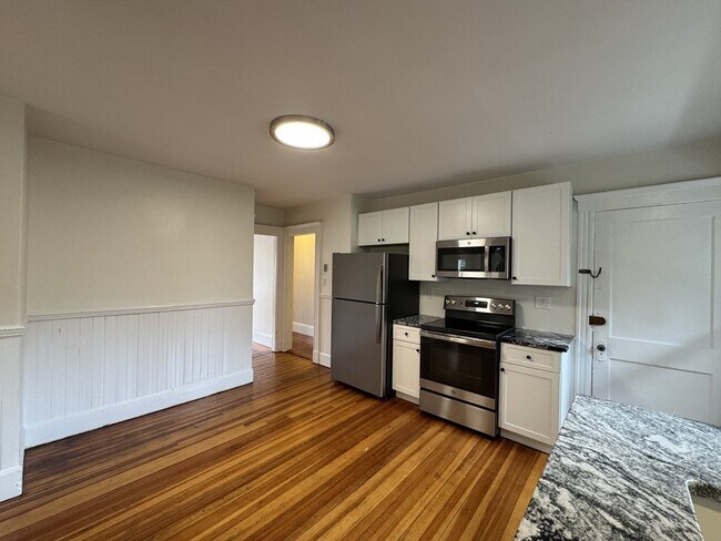 8 Glendale St in Salem, MA - Building Photo - Building Photo