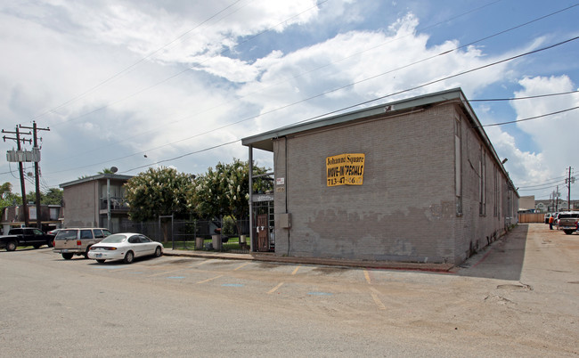 Spring Gardens and Johanna Square in Houston, TX - Building Photo - Building Photo