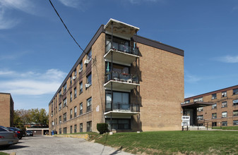 40-80 Clearview Hts in Toronto, ON - Building Photo - Building Photo