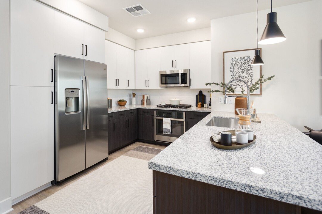 Broadstone Portland in Phoenix, AZ - Building Photo