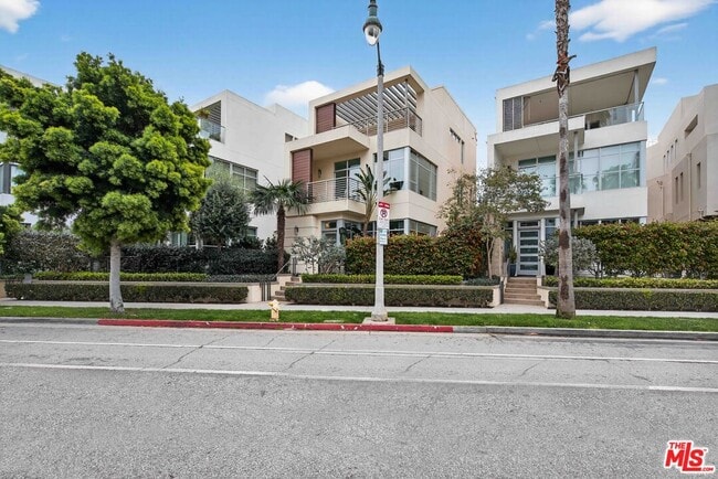 12682 Millennium Dr in Los Angeles, CA - Building Photo - Building Photo